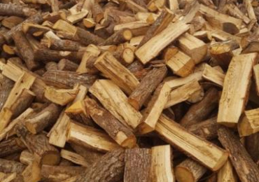 Le bois de chauffage séché 36 mois est un combustible de qualité supérieure, idéal pour un chauffage performant et écologique